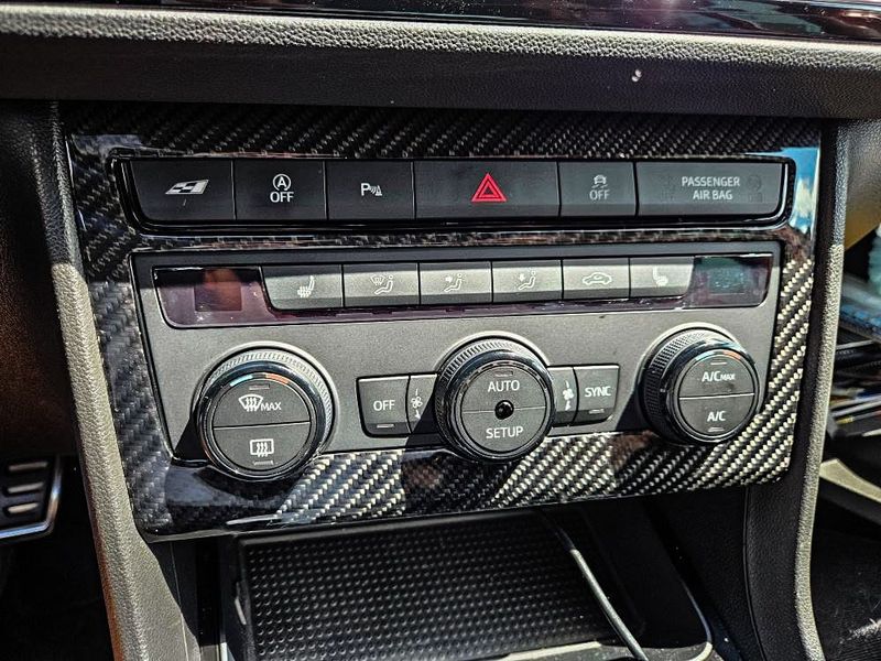 Seat / Cupra Leon 5F: Echt Carbon Cover für das Klima Bedienteil Seat / Cupra Leon 5F: Echt Carbon Cover für das Klima Bedienteil