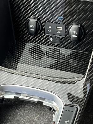 Echt Carbon: Abdeckung für die Mittelkonsole Hyundai i30 / i30N Echt Carbon: Abdeckung für die Mittelkonsole Hyundai i30 / i30N