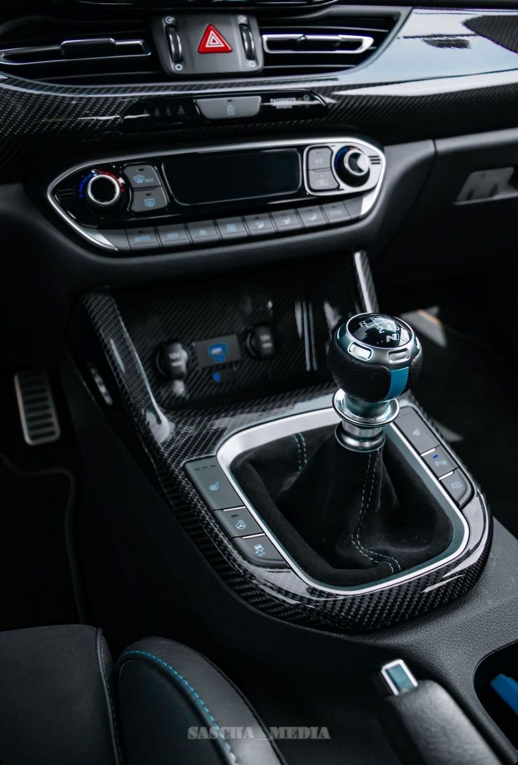 Mittelkonsole Hyundai i30N Carbon: Manuell Schalter Mittelkonsole Hyundai i30N Carbon: Manuell Schalter