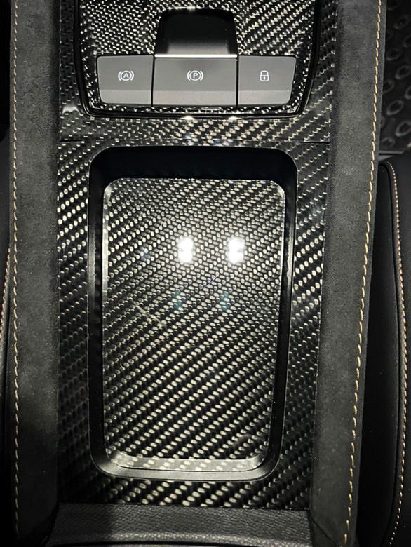 Seat / Cupra: Formentor / Leon: echt Carbon Abdeckung Mittelkonsole / Getränkehalter