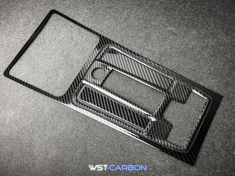 Seat / Cupra Formentor Mittelkonsole Mittelteil : Echt Carbon Cover Seat / Cupra Formentor Mittelkonsole Mittelteil : Echt Carbon Cover