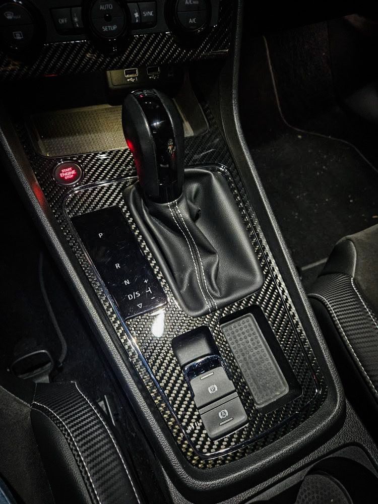 Seat / Cupra Leon 5F: echt Carbon Cover Mittelkonsole - Automatik / Schalter Seat / Cupra Leon 5F: echt Carbon Cover Mittelkonsole - Automatik / Schalter