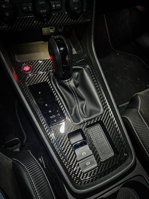 Seat / Cupra Leon 5F: echt Carbon Cover Mittelkonsole - Automatik / Schalter Seat / Cupra Leon 5F: echt Carbon Cover Mittelkonsole - Automatik / Schalter