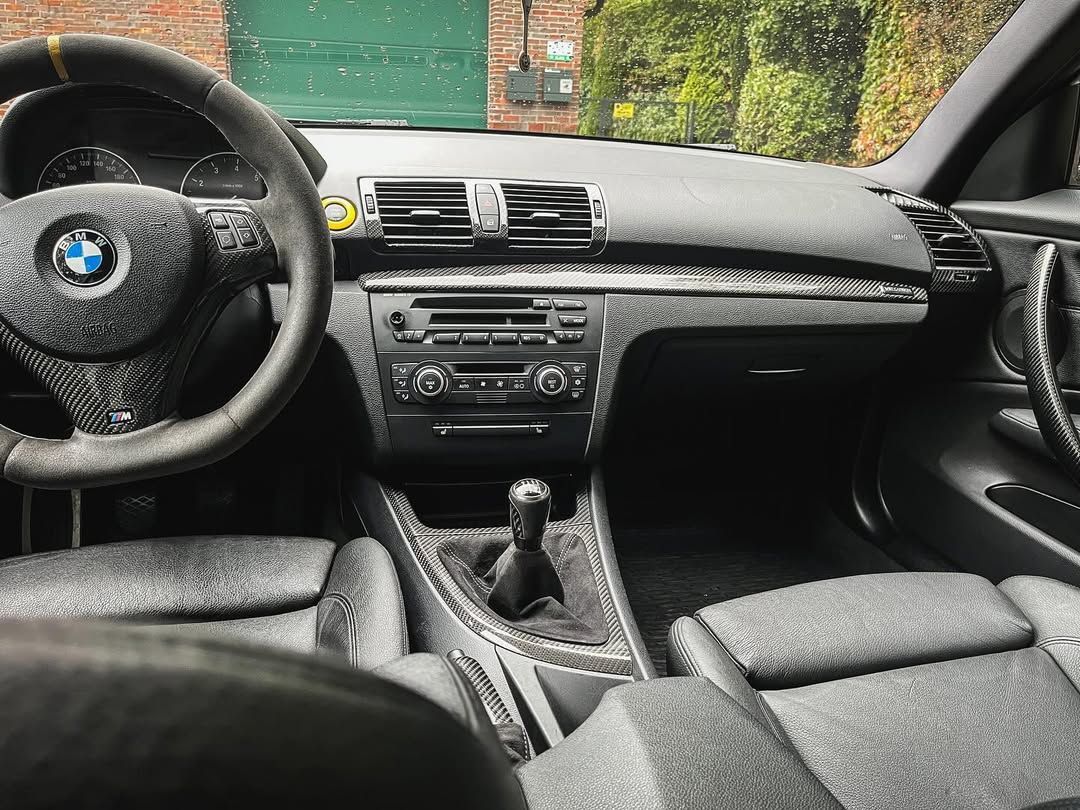 BMW 1er E81, E82, E87, E88 Carbon Interieur Lenkrad / Armaturenbrett Leisten / Mittelkonsole / Türgriffe usw.