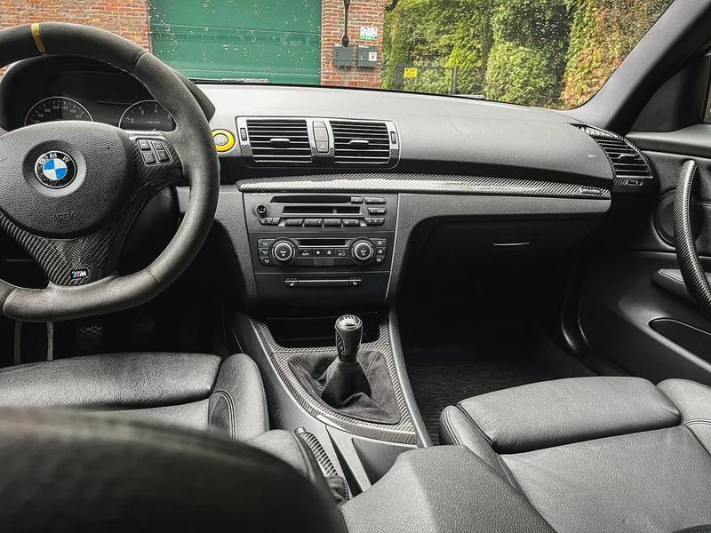 BMW 1er E81, E82, E87, E88 Carbon Interieur Lenkrad / Armaturenbrett Leisten / Mittelkonsole / Türgriffe usw.