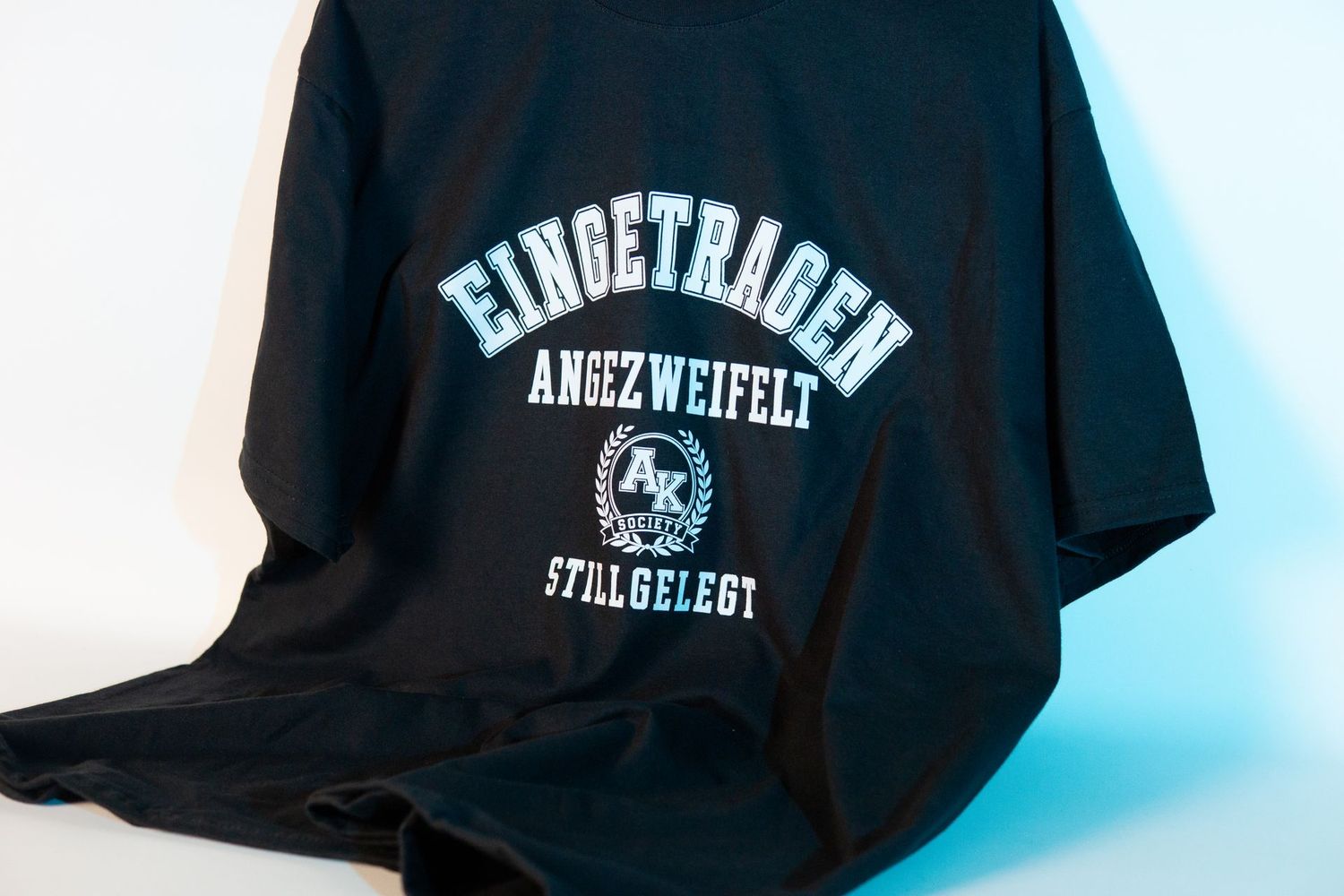 T Shirt: Eingetragen / ANgezweifelt / Stillgelegt : Ak Society T Shirt: Eingetragen / ANgezweifelt / Stillgelegt : Ak Society