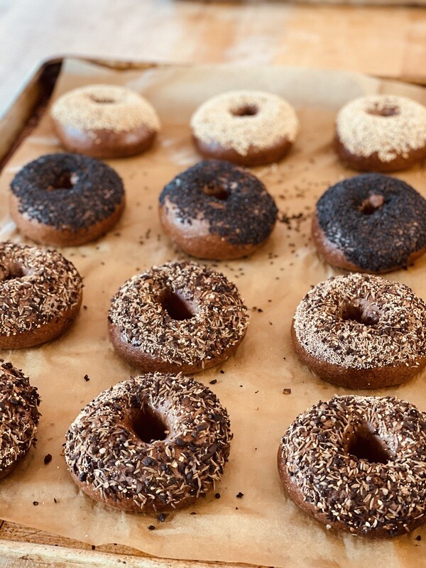 SOURDOUGH BAGEL - PUMPERNICKEL Caraway Everything (HOL)