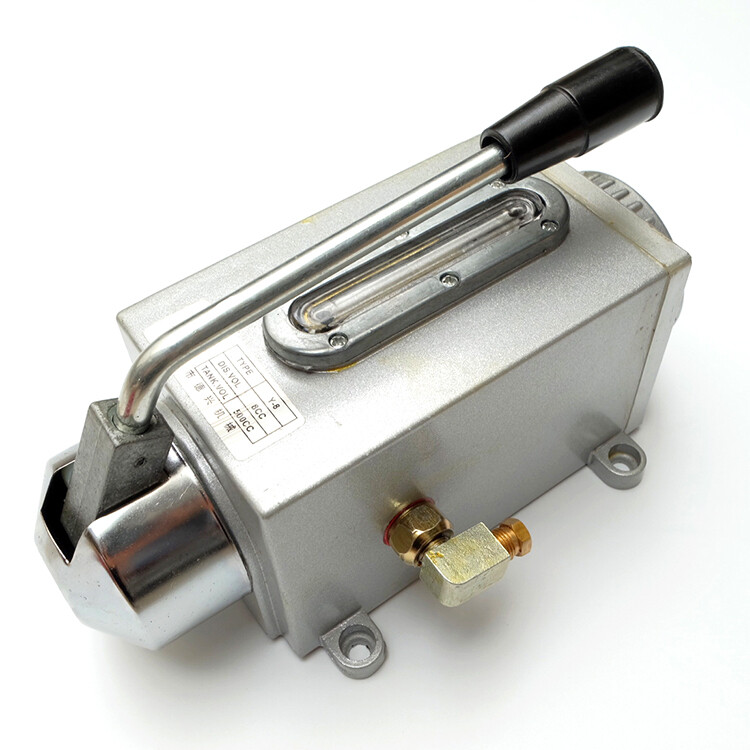 MANUAL LUBRICATING OIL PUMP