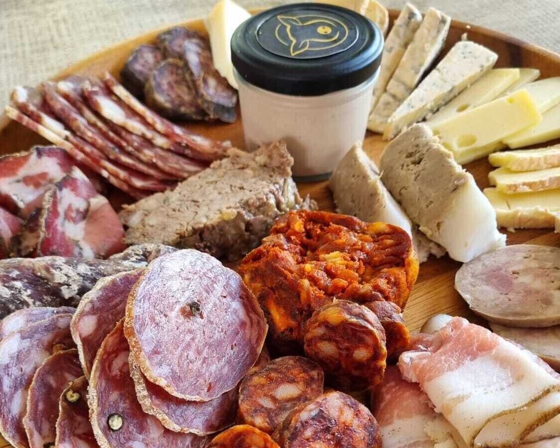 Cold cut plater