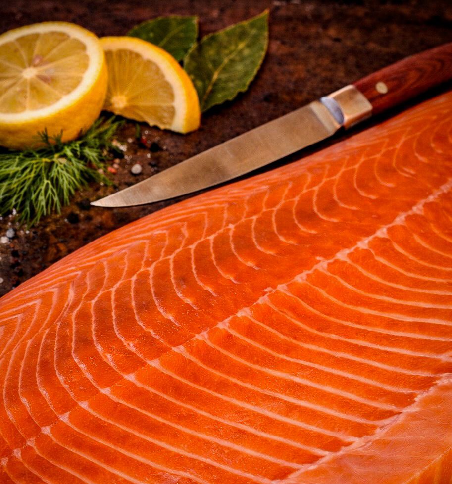 แซลมอนรมควันโฮมเมดกับพริกไทยทิมุตหรือพริกไทยกำปอต