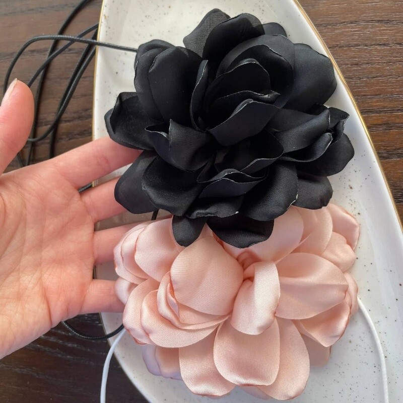 Tie-On Flower Necklace