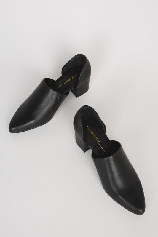 Perf Hi-Heels Black
