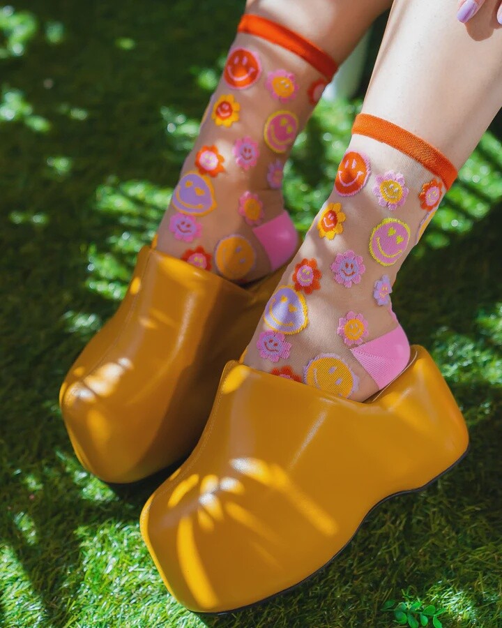 Smiley Face Daisy Sheer Crew Socks