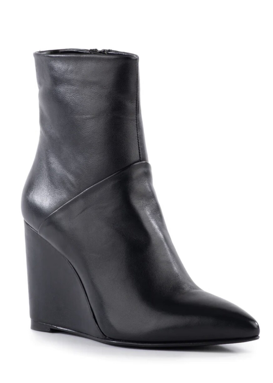 Only Girl Boots- Black