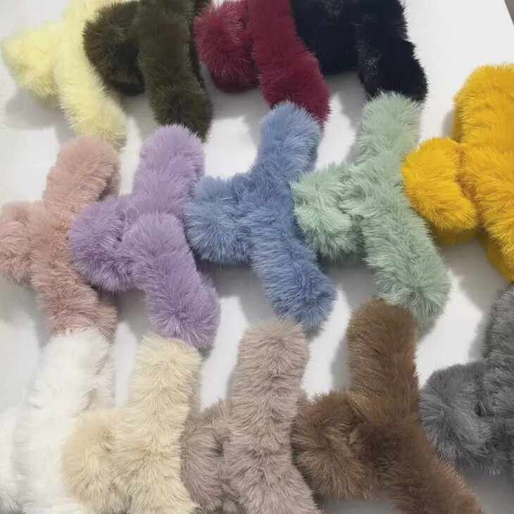 Giant Fluffy Vegan Fur Claw Hair Clip