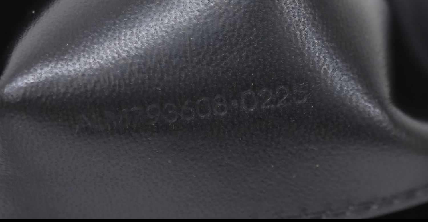 Yves Saint Laurent Black leather Hobo Sade bag