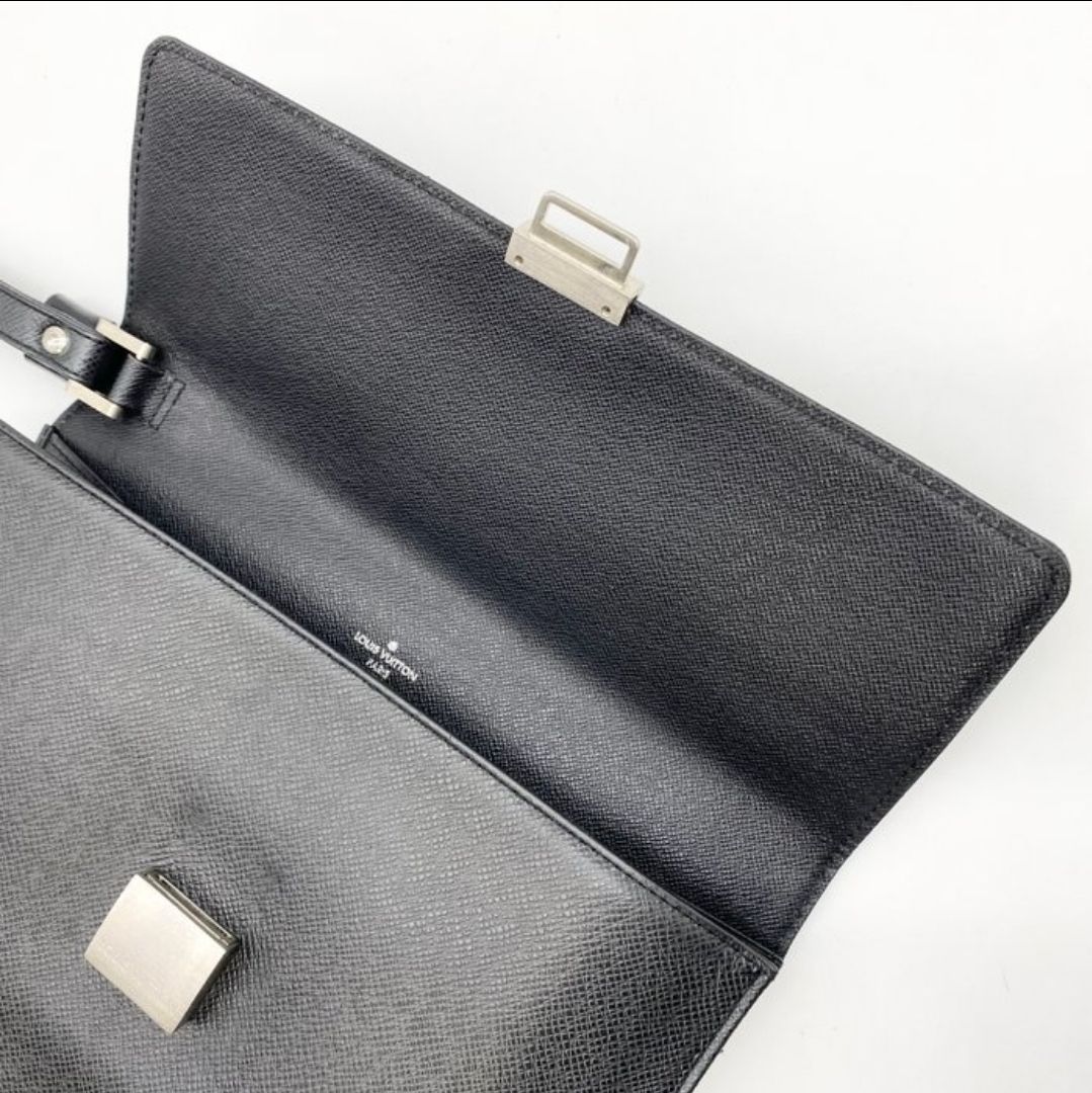 Louis Vuitton Black Taiga Selenga Clutch Bag 