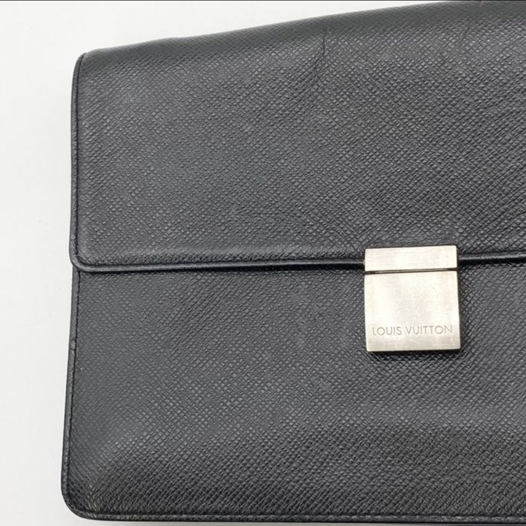 Louis Vuitton Black Taiga Selenga Clutch Bag 