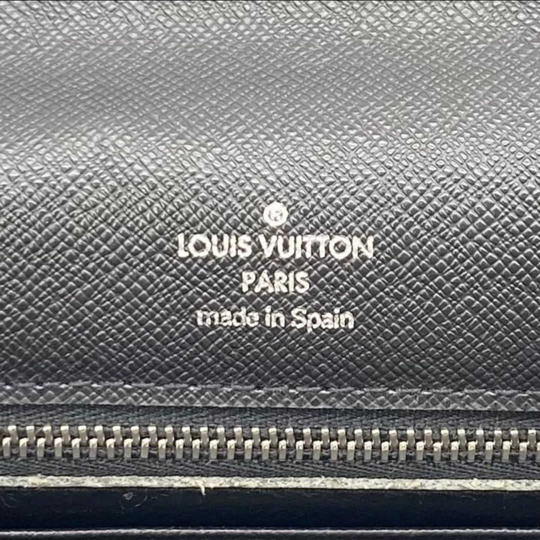 Louis Vuitton Black Taiga Selenga Clutch Bag 