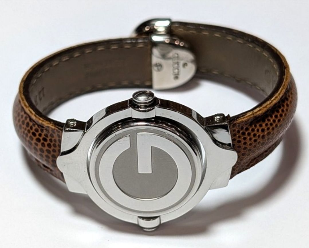 Gucci Brown leather StrapWatch flip Face 6600L