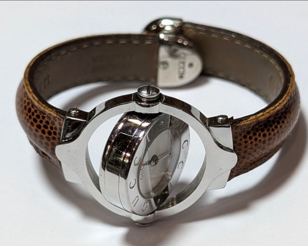 Gucci Brown leather StrapWatch flip Face 6600L