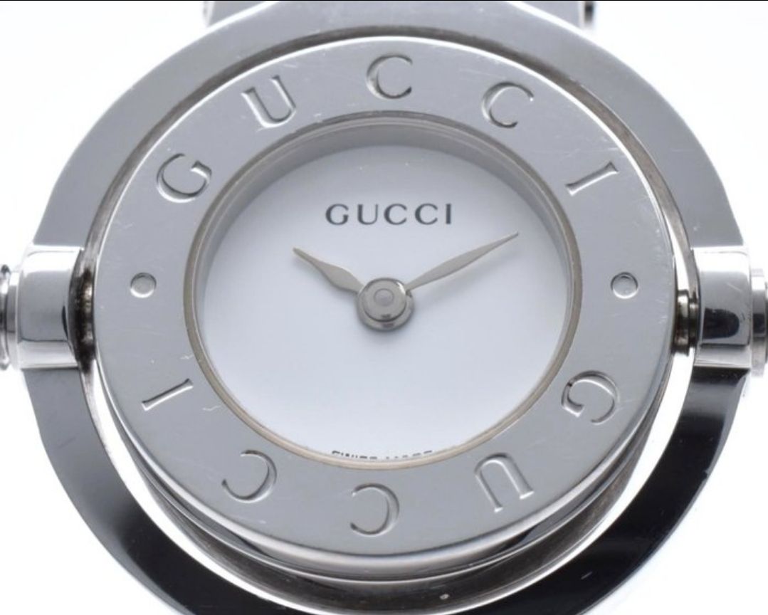 Gucci Brown leather StrapWatch flip Face 6600L