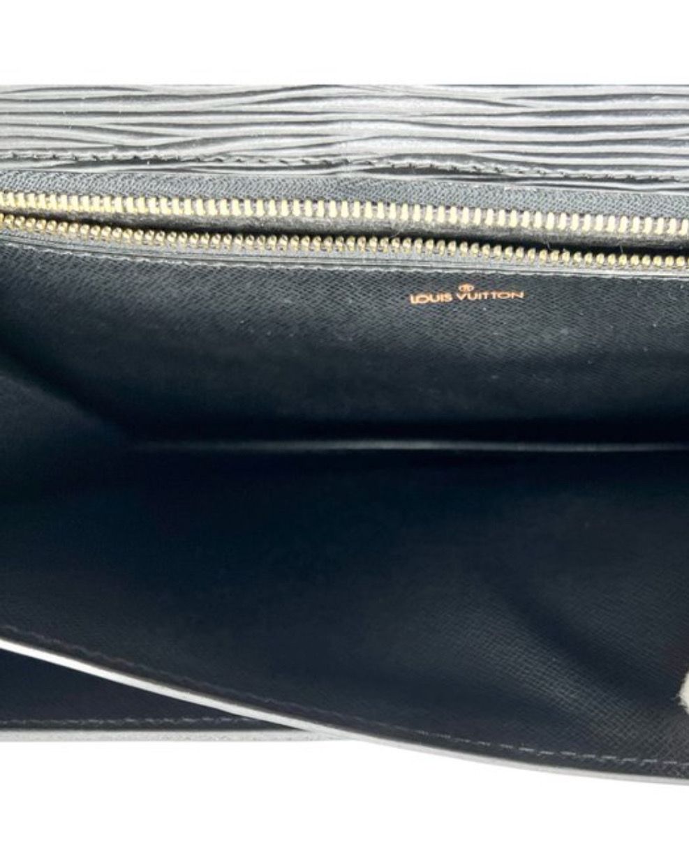 Louis Vuitton Black Serie Dragonne Clutch Epi leather bag