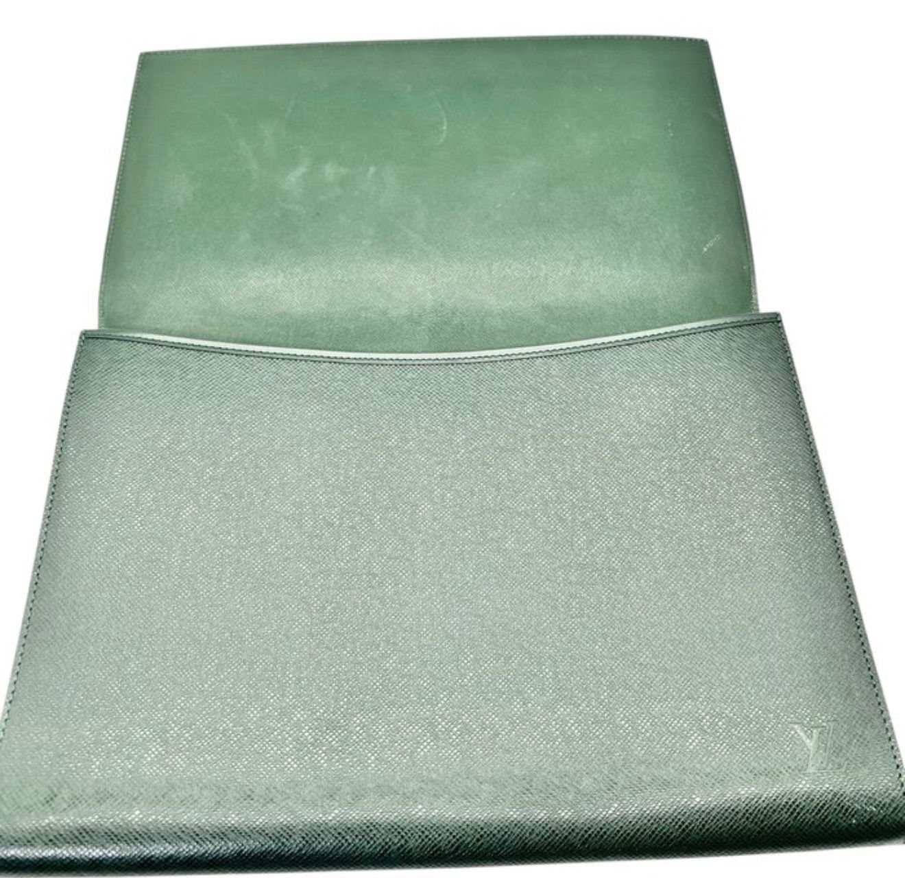 Louis Vuitton Green Taiga Volga Clutch / organizer