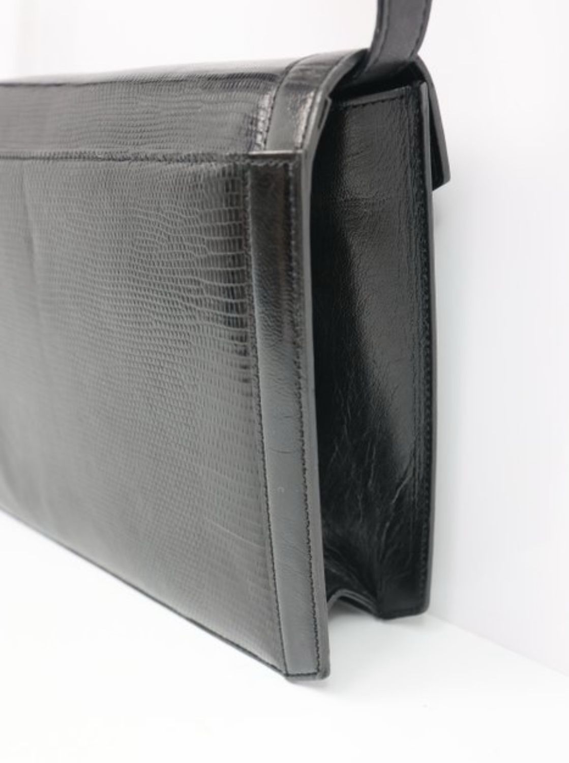 Yves Saint Laurent Black leather Y Logo shoulder bag