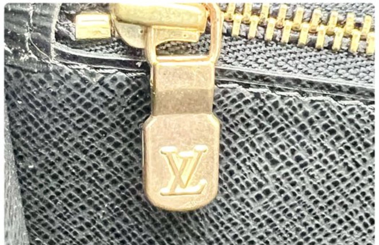 Louis Vuitton Black Serie Dragonne Clutch Epi leather bag