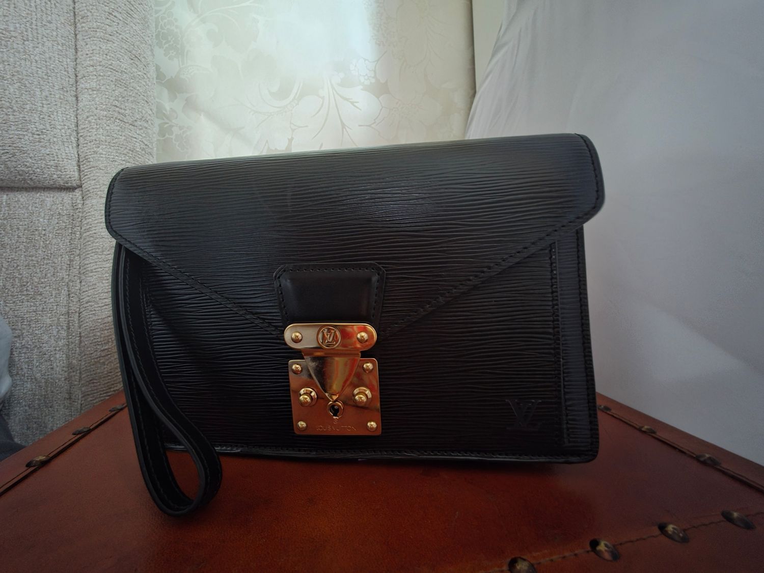 Louis Vuitton Black Serie Dragonne Clutch Epi leather bag