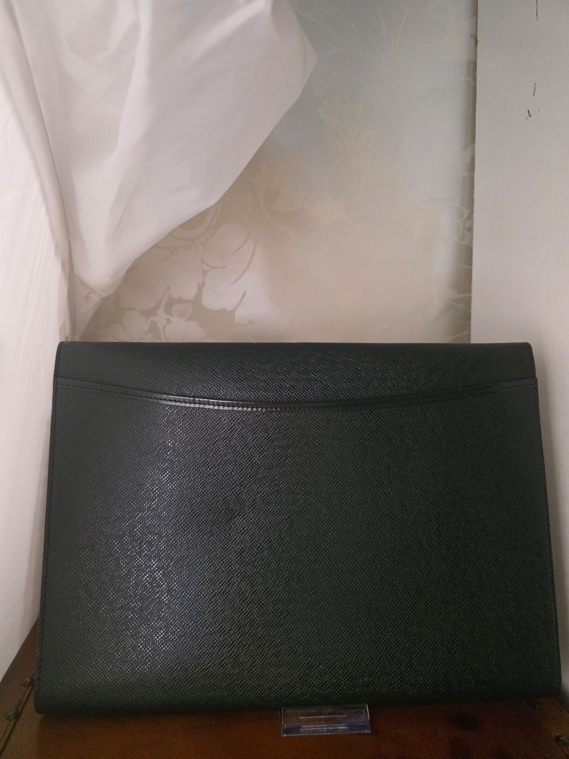 Louis Vuitton Green Taiga Volga Clutch / organizer