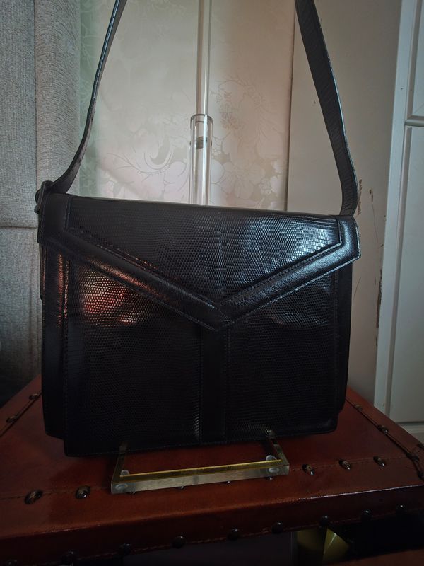 Yves Saint Laurent Black leather Y Logo shoulder bag