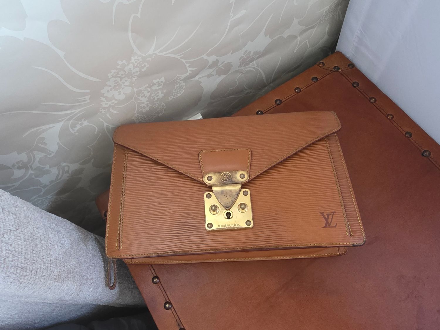 Louis Vuitton Cognac brown Serie Dragonne Epi leather Clutch bag 