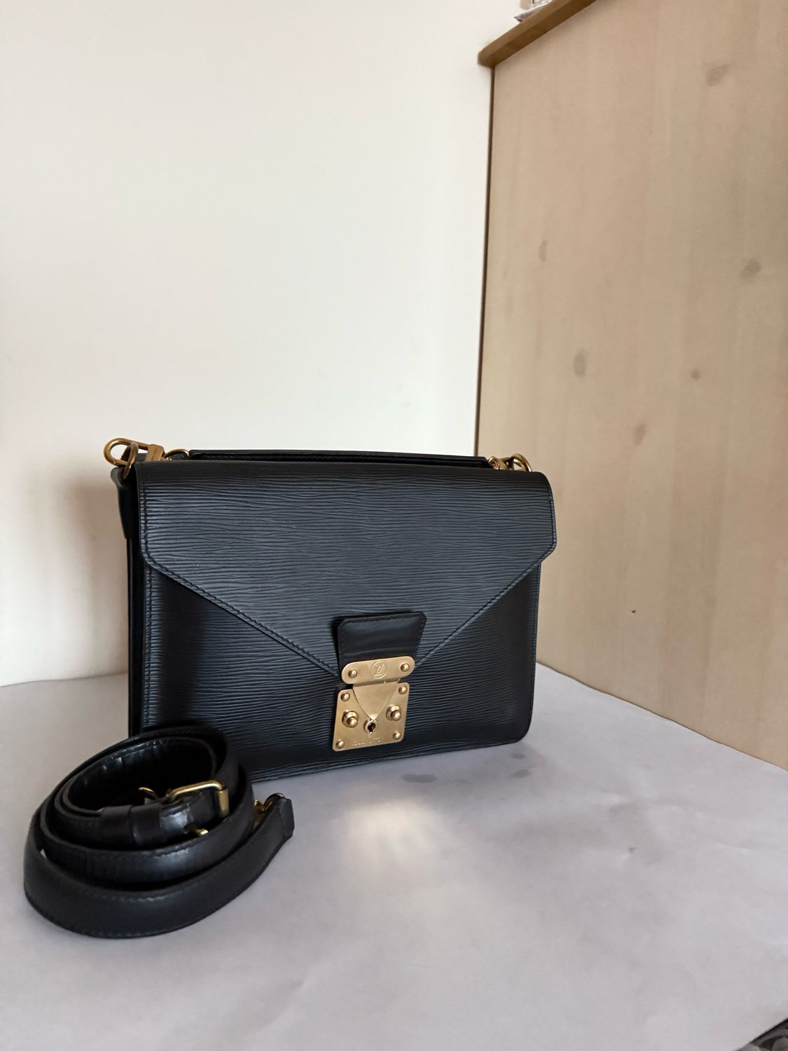 Louis Vuitton Monceau crossbody bag Black epi leather