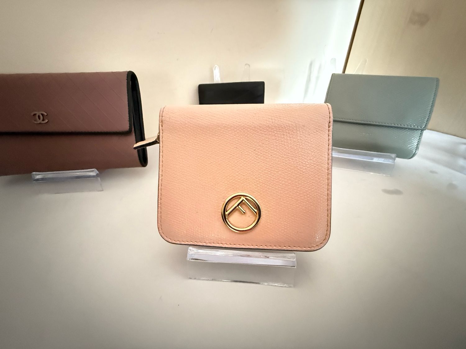 Fendi Logo Bifold leather Wallet Pink Poured
