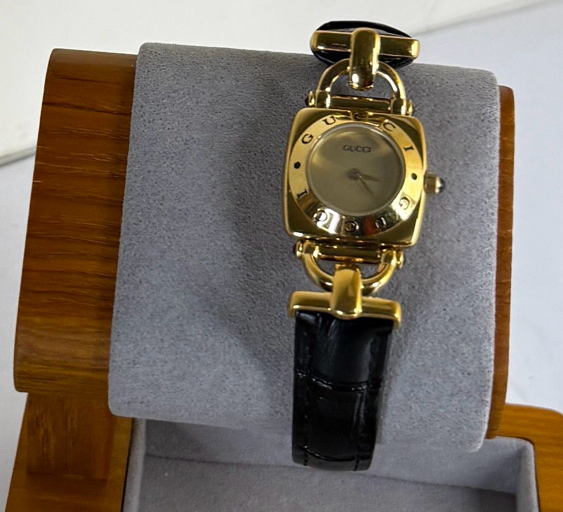 Gucci Wristwatch Gold