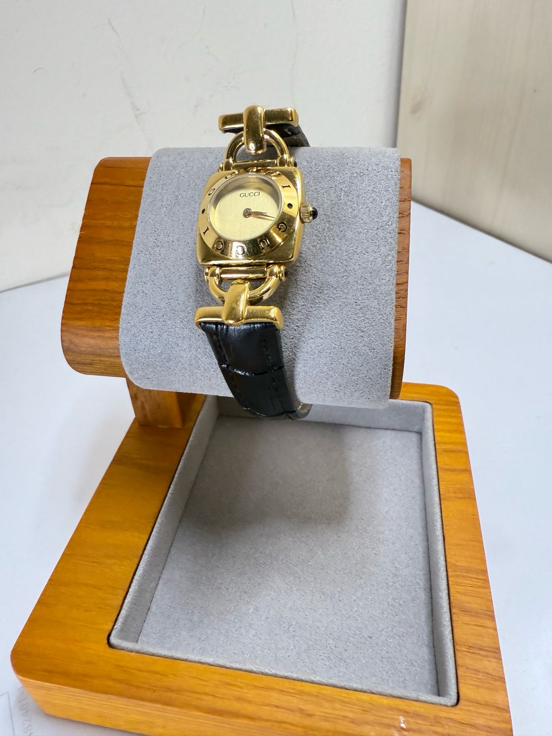 Gucci Wristwatch Gold