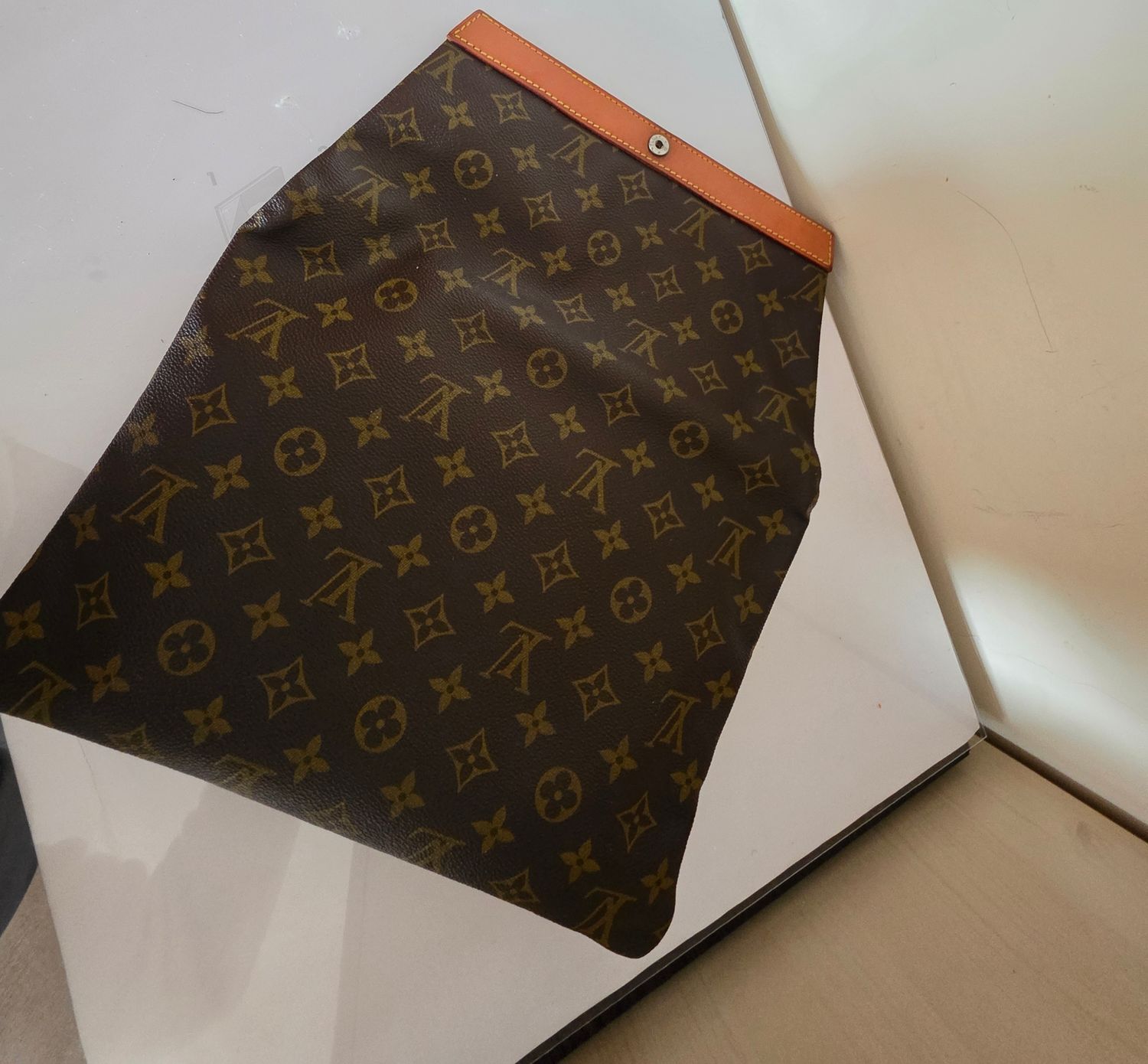 Louis vuitton pochette pilante 23cm