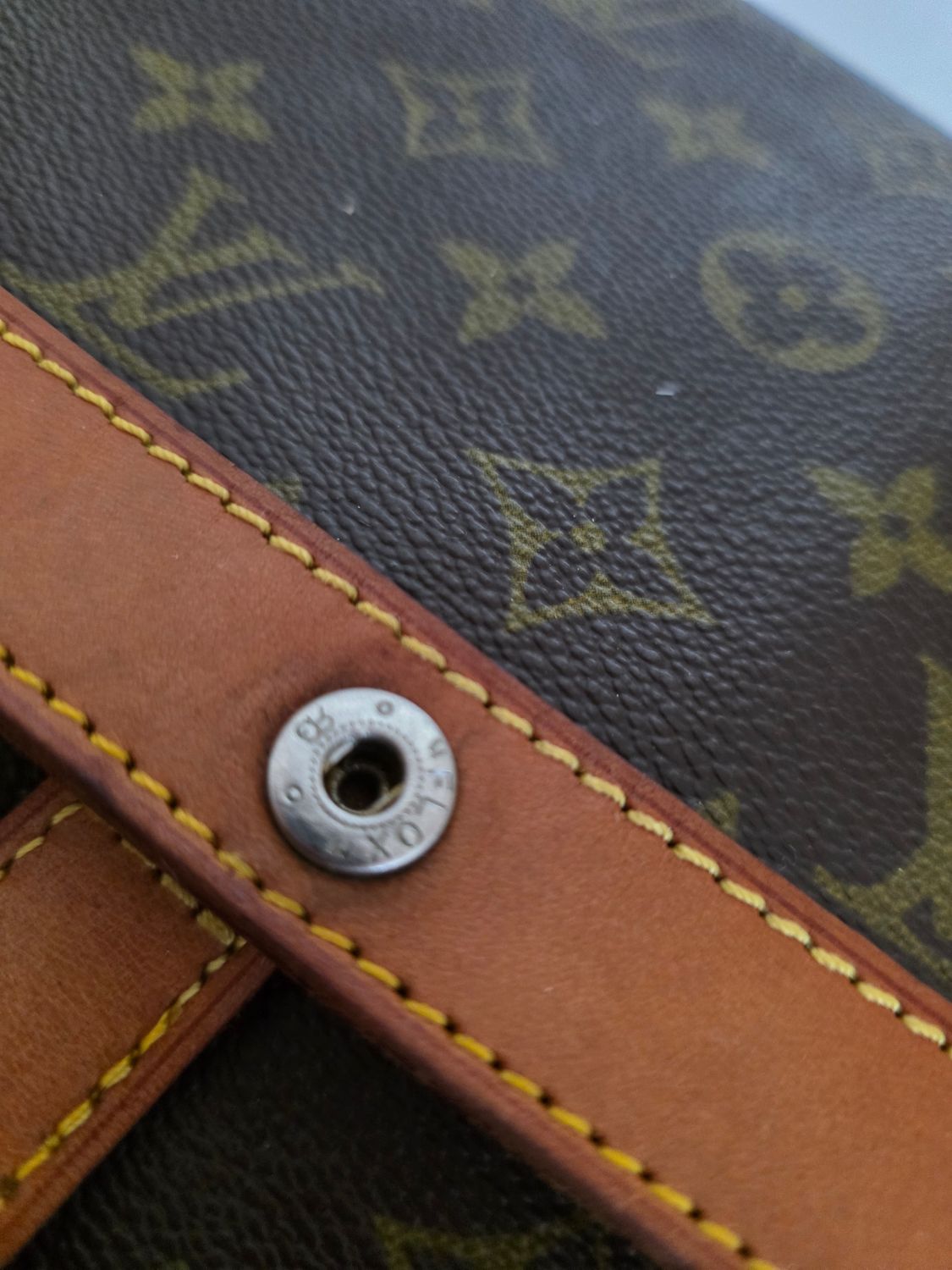 Louis vuitton pochette pilante 23cm