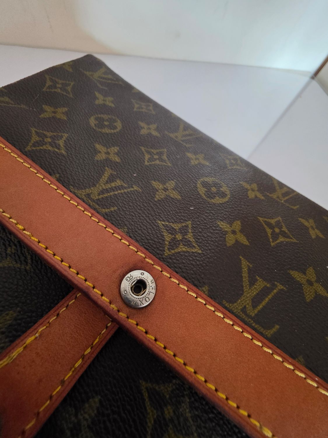 Louis vuitton pochette pilante 23cm
