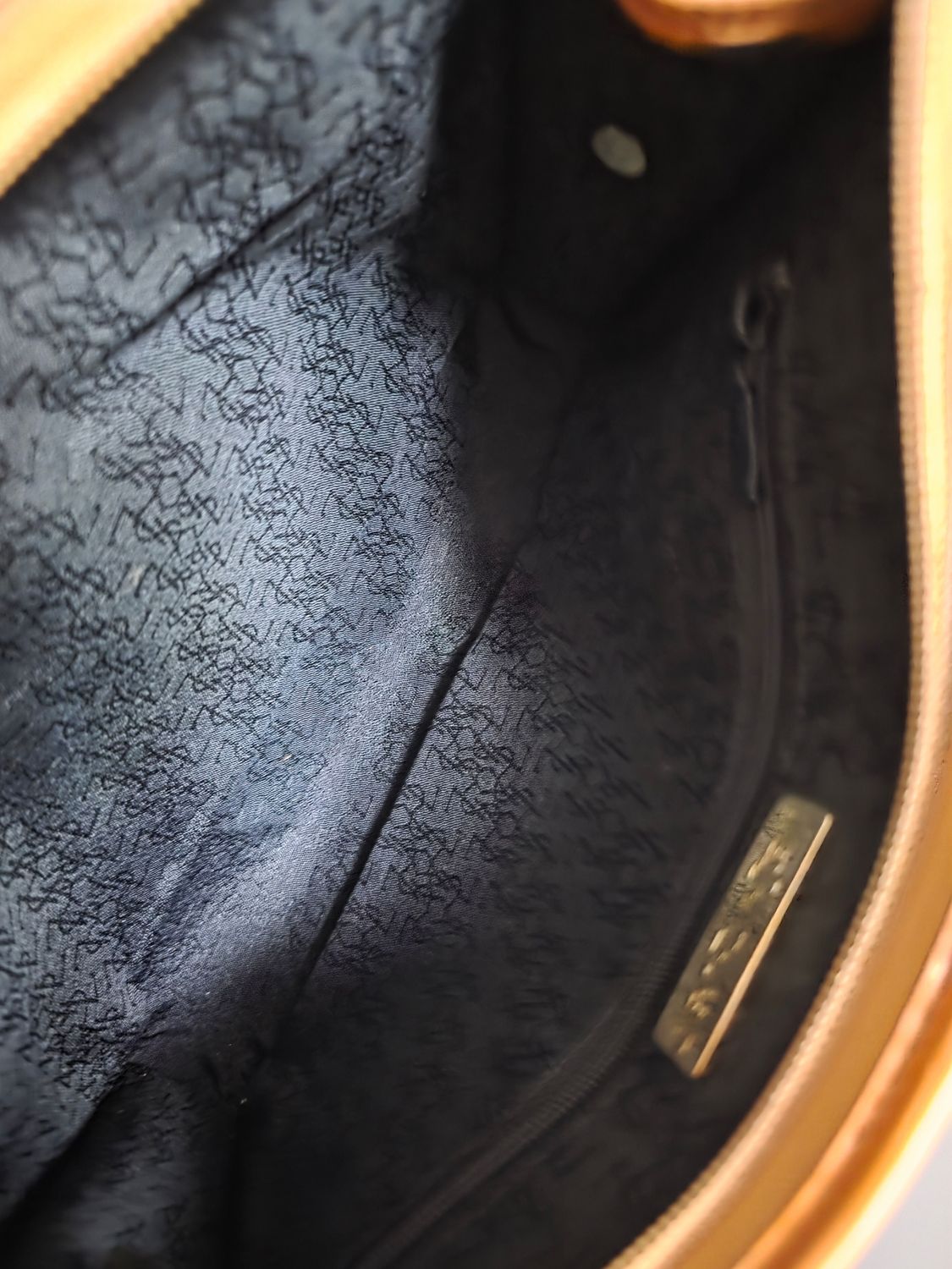 Name Yves Saint Laurent pouch black and camel