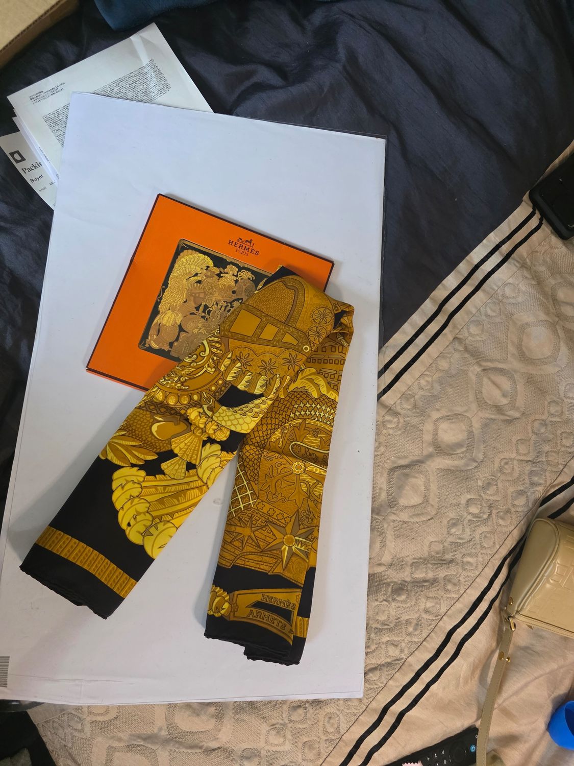 Hermès Carré 90 "ARMETS en PANACHE" 100% Silk Scarf Golden