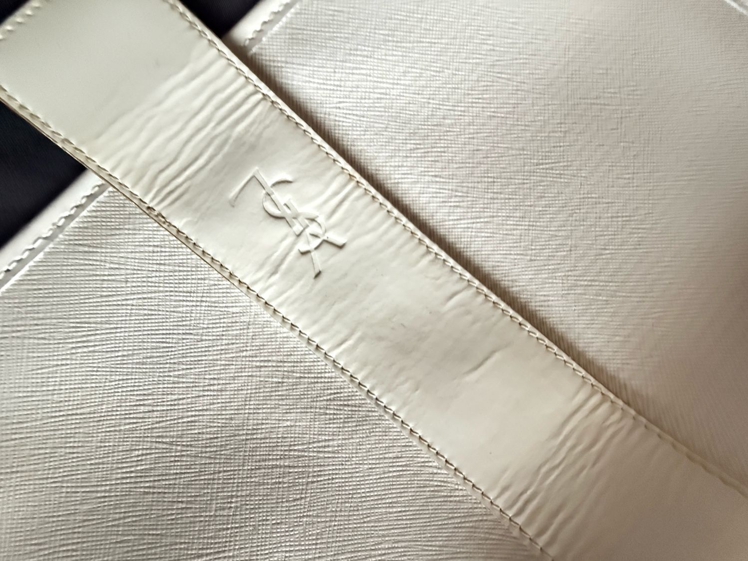 YSLmessenger leather Bag White