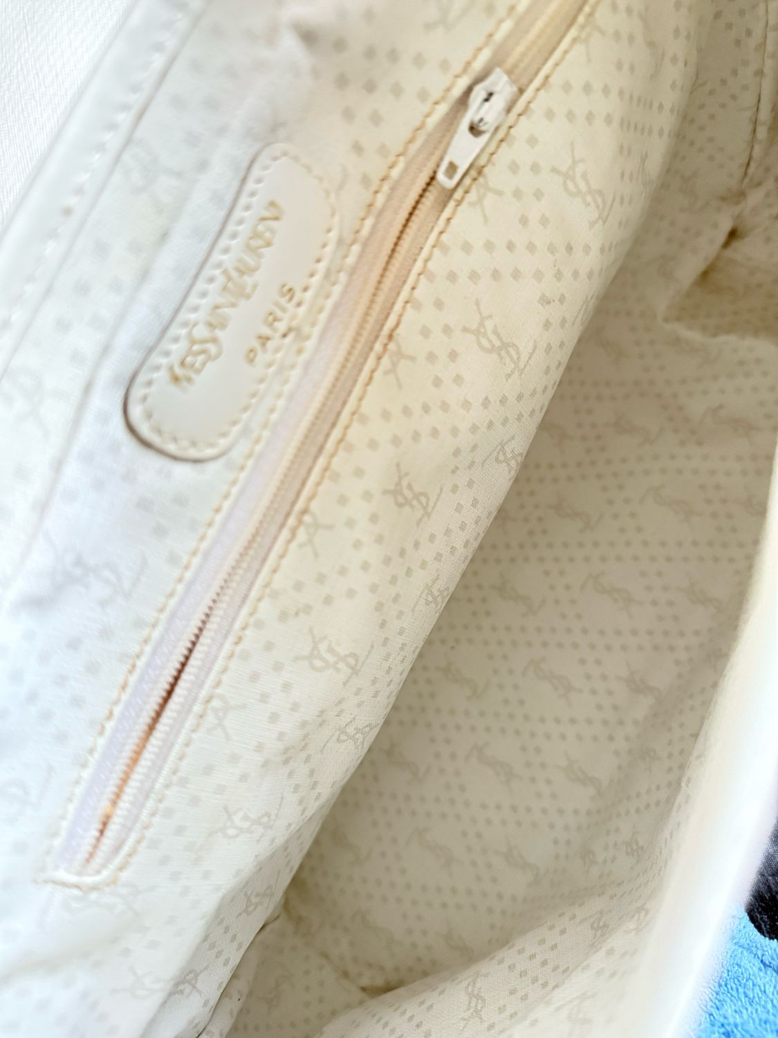 YSLmessenger leather Bag White