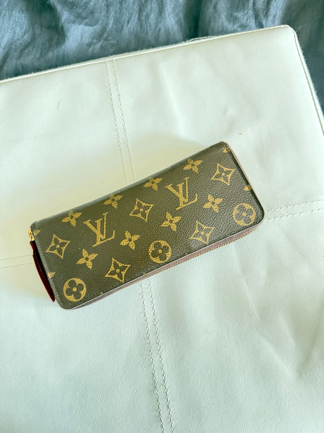 Louis Vuitton Clemence Monogram Zip Around Long Wallet Monogram fuschia interior 