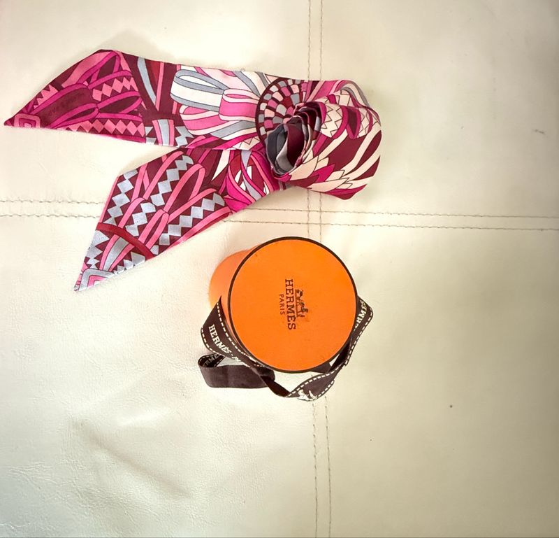 Hermes Silk Les Flots Du Cheval Twilly