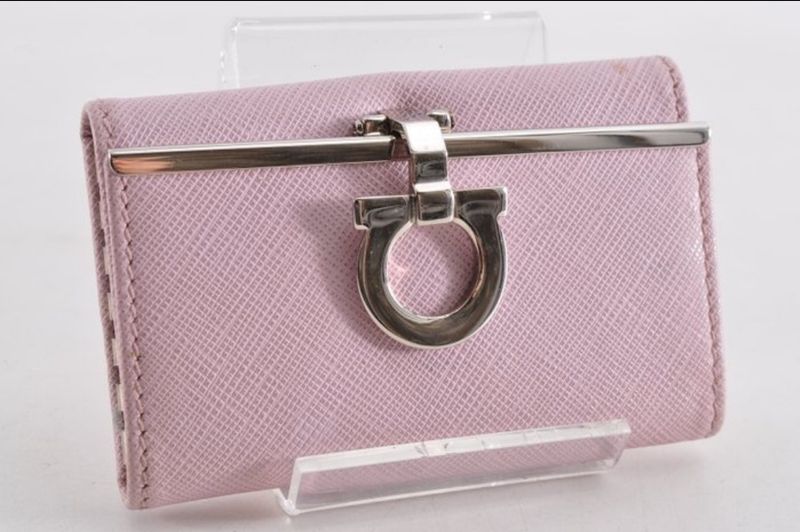 Salvatore Ferragamo key chain leather pink