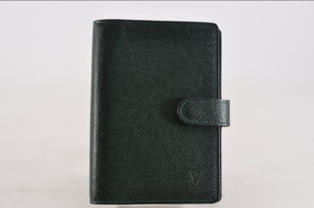Louis Vuitton Agenda green Tiaga leather 