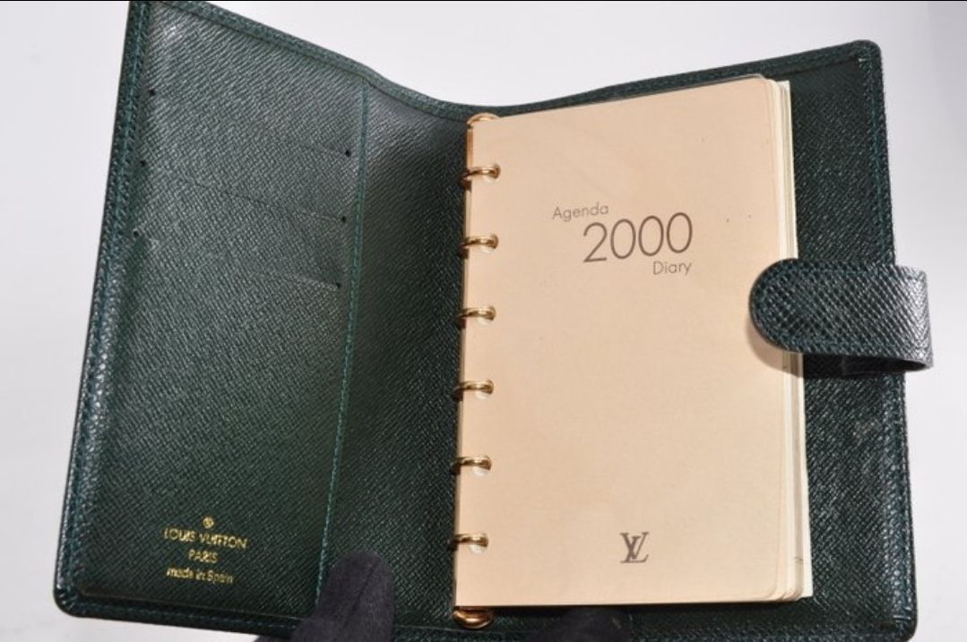 Louis Vuitton Agenda green Tiaga leather 